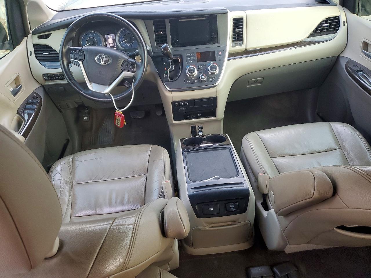 2017 TOYOTA SIENNA XLE PREMIUM 8-PASSENGER photo 8