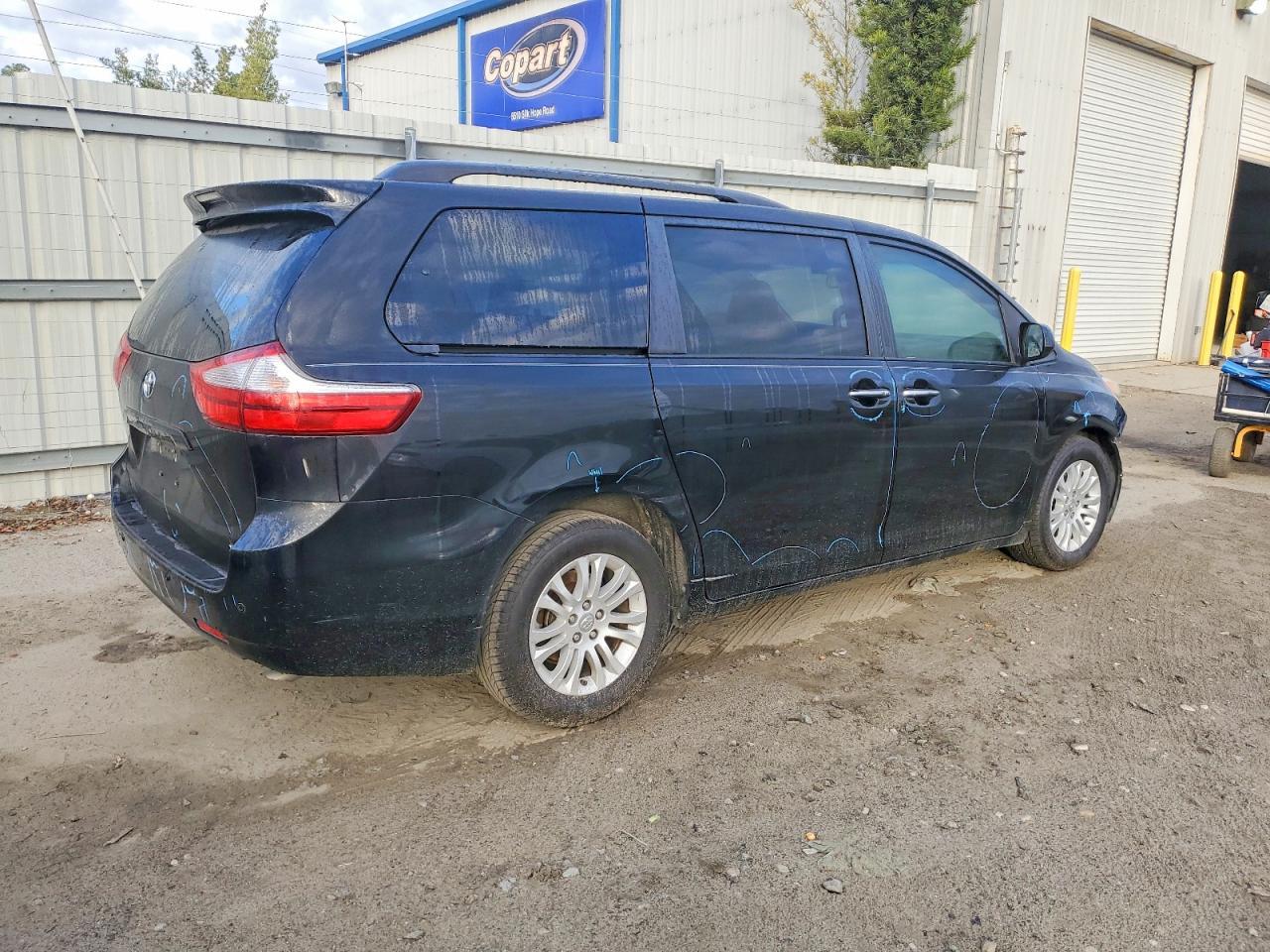 2017 TOYOTA SIENNA XLE PREMIUM 8-PASSENGER photo 3