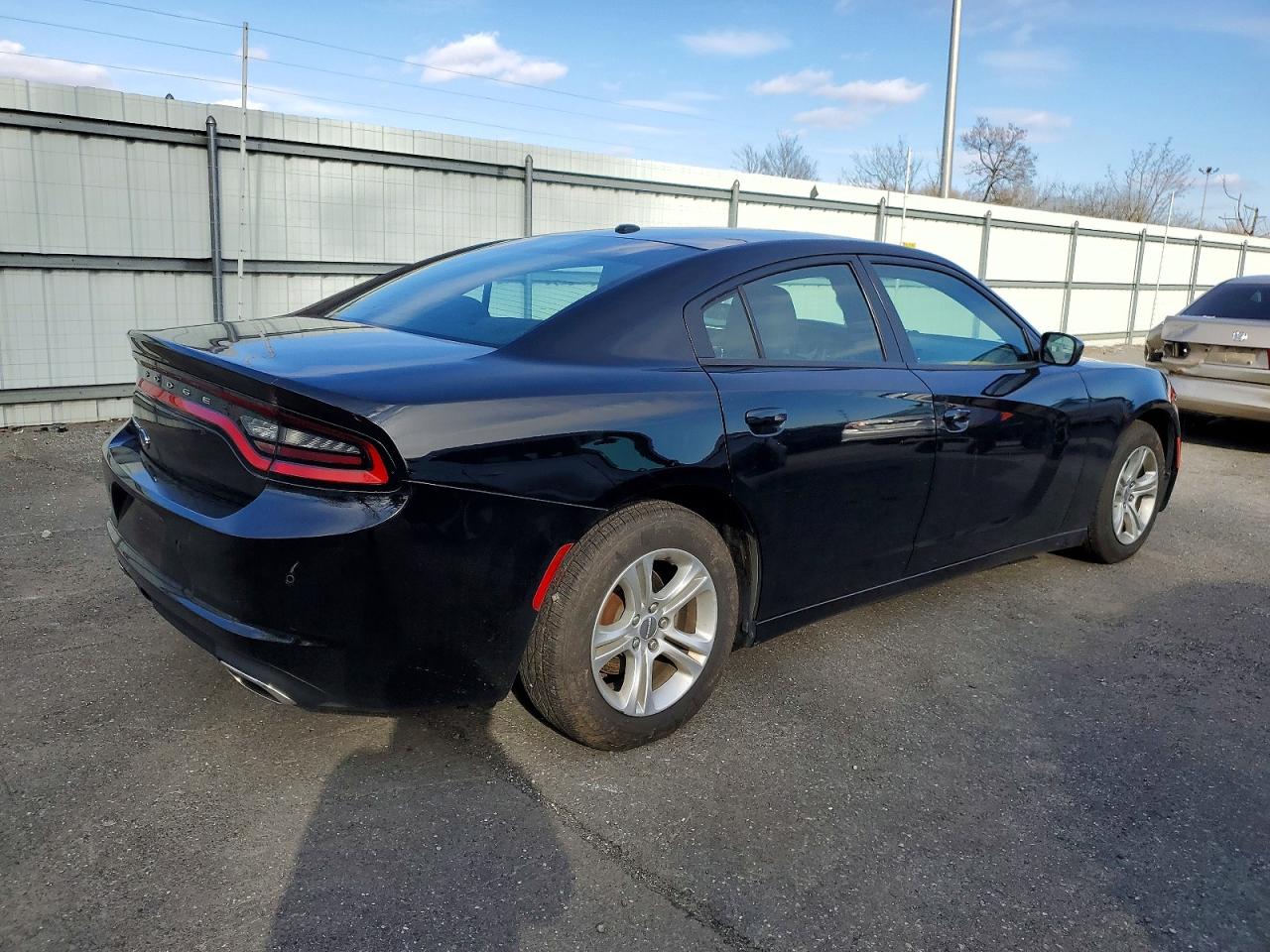 2017 DODGE CHARGER SE photo 3