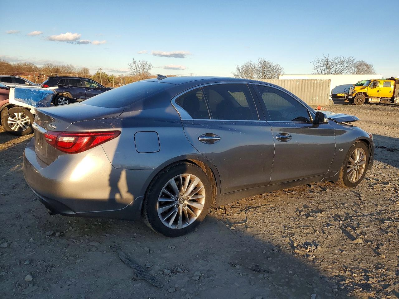 2018 INFINITI Q50 LUXE photo 3