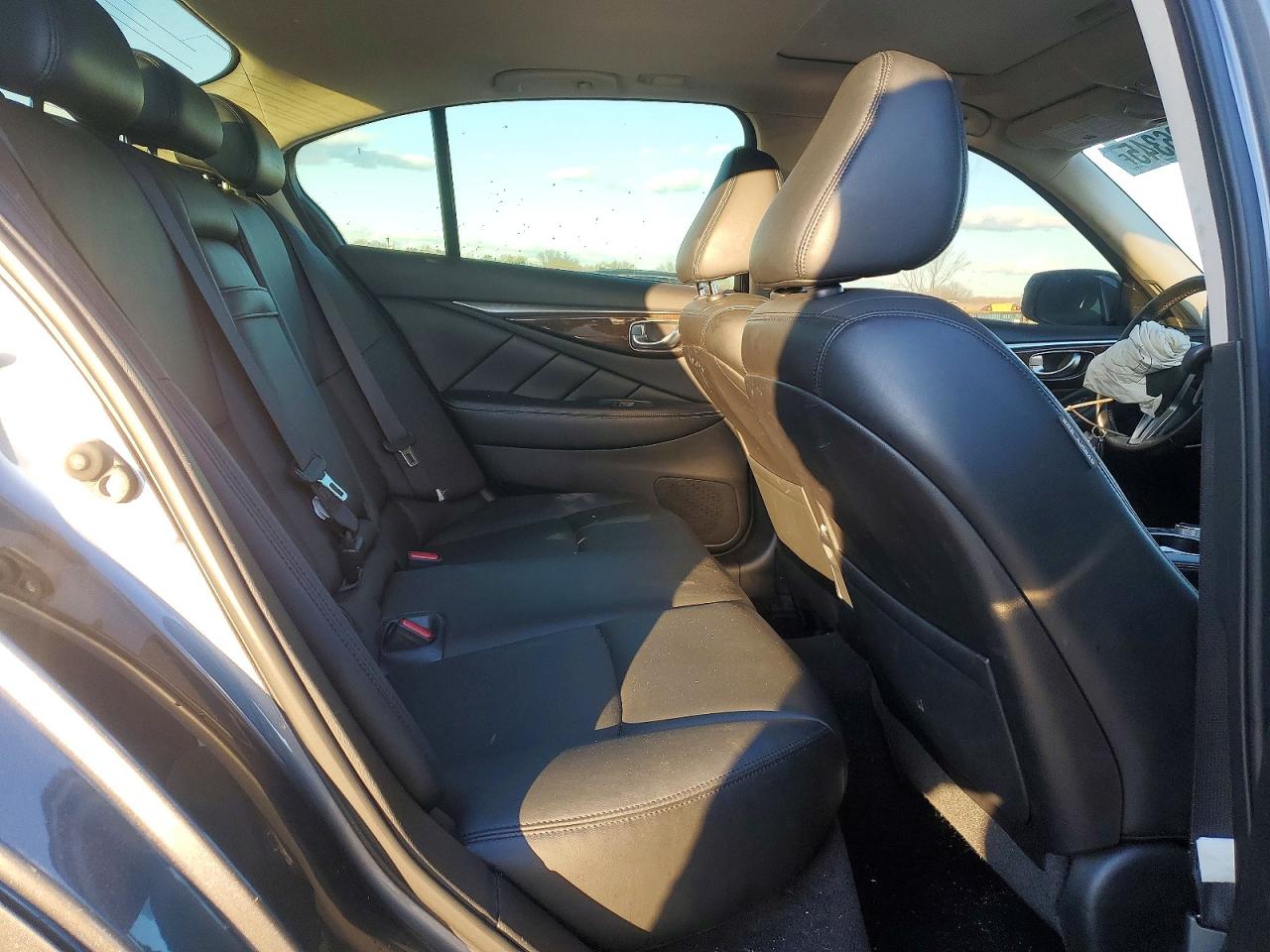 2018 INFINITI Q50 LUXE photo 10