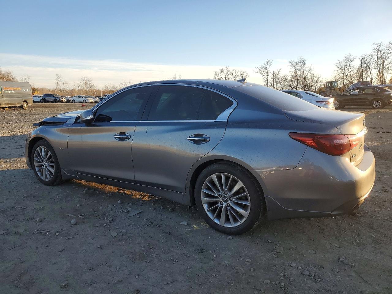 2018 INFINITI Q50 LUXE photo 2