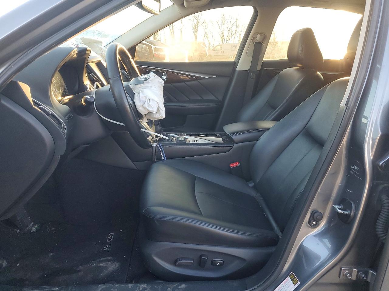 2018 INFINITI Q50 LUXE photo 7