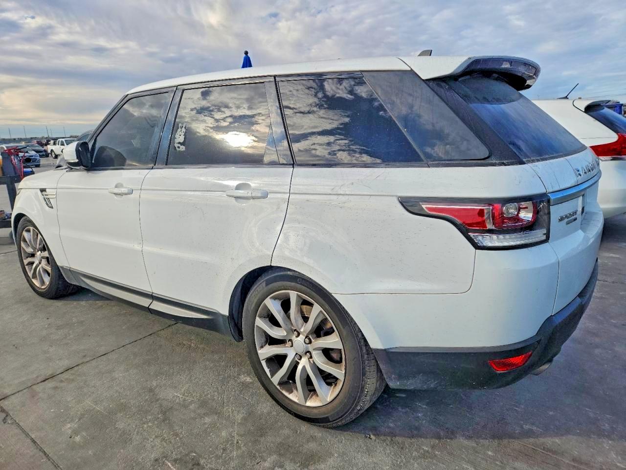 2016 LAND ROVER RANGE ROVER SPORT HSE photo 2