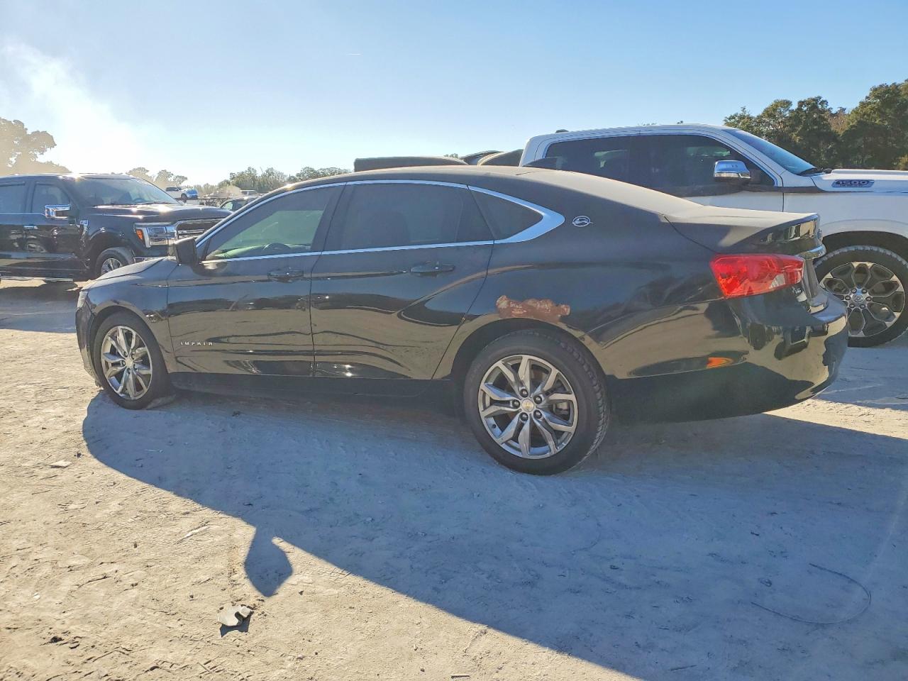 2018 CHEVROLET IMPALA LT photo 2