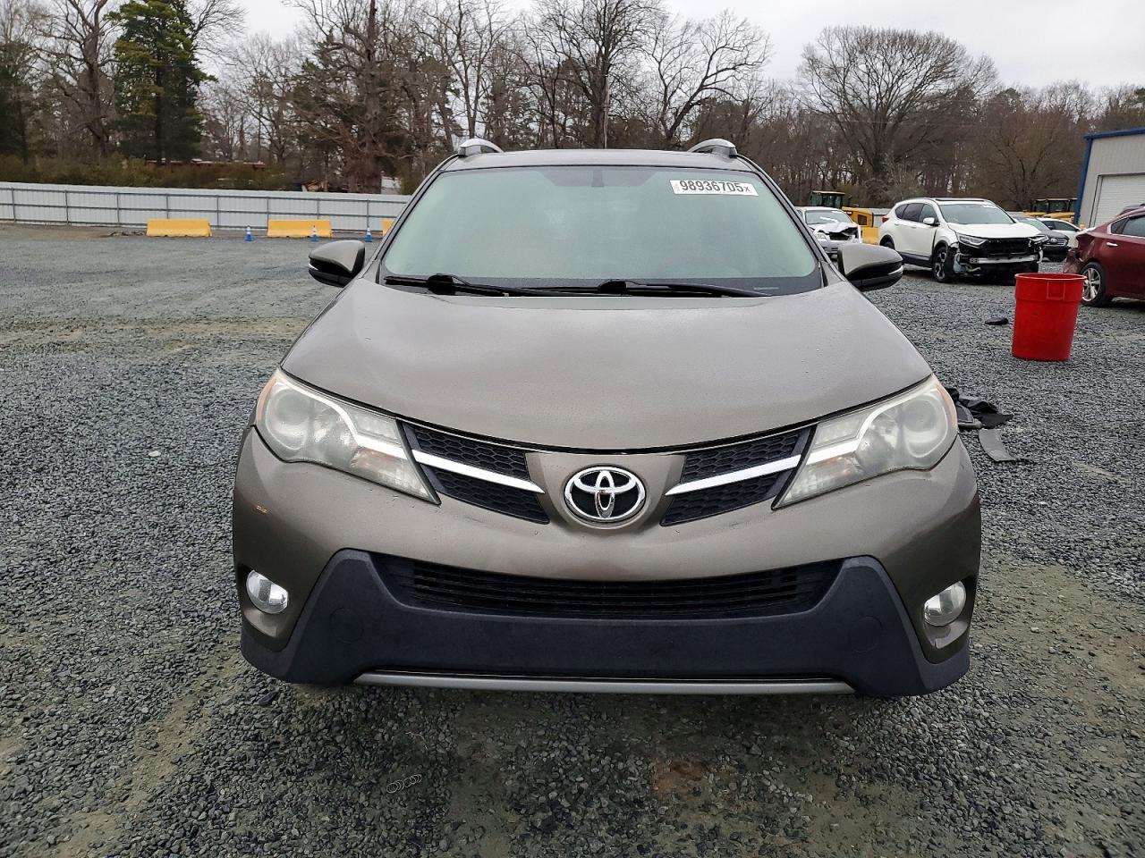 2014 TOYOTA RAV4 XLE photo 5