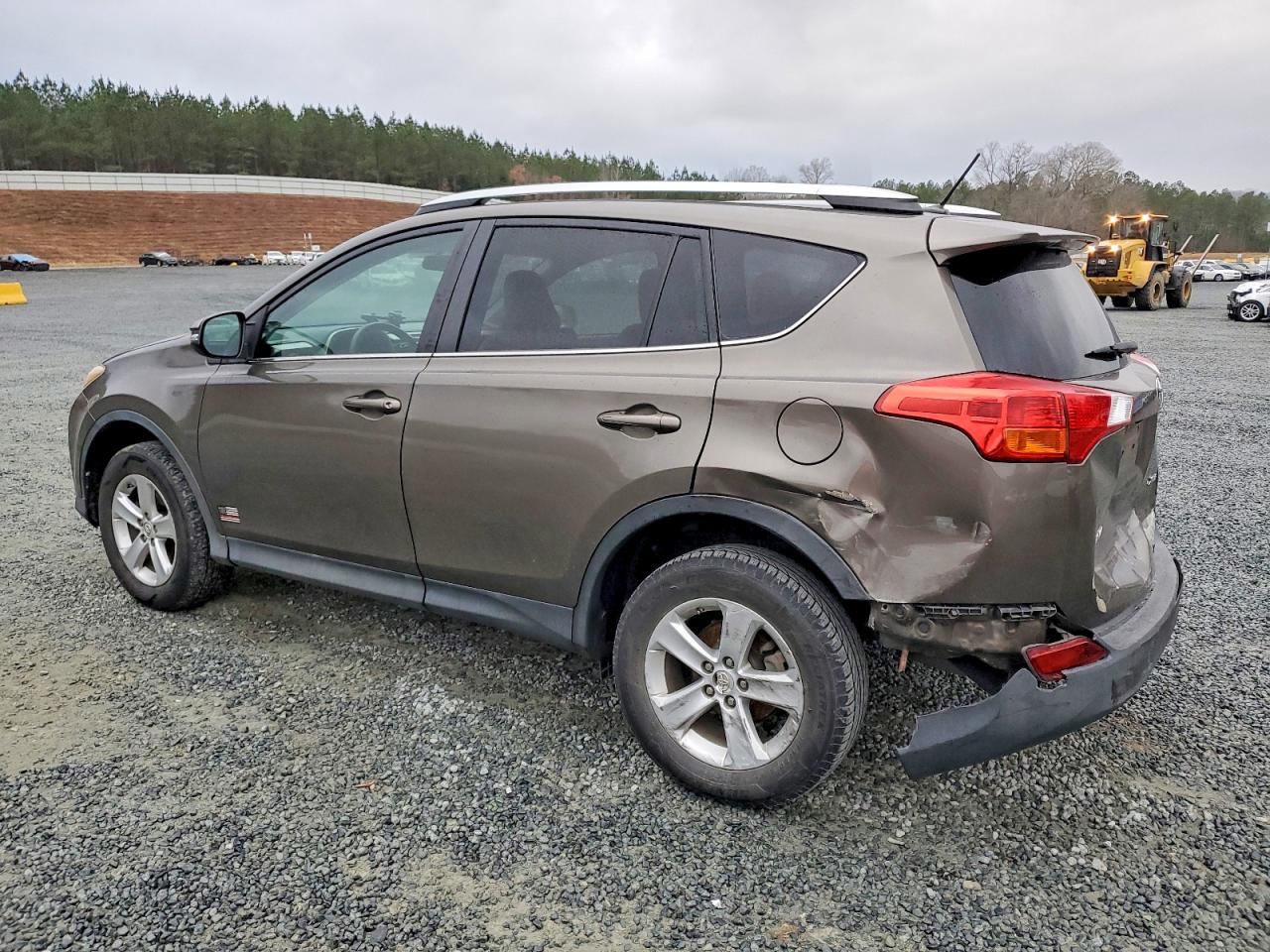 2014 TOYOTA RAV4 XLE photo 2