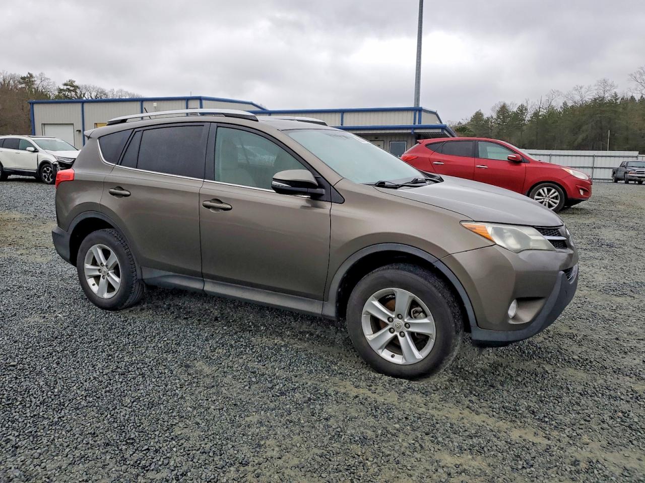 2014 TOYOTA RAV4 XLE photo 4