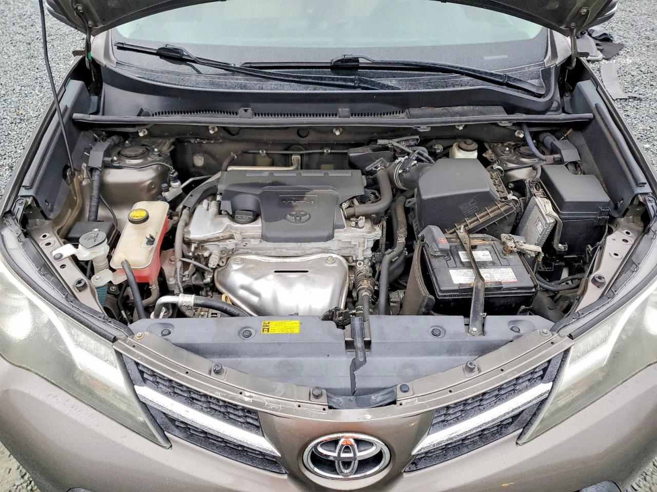 2014 TOYOTA RAV4 XLE photo 12