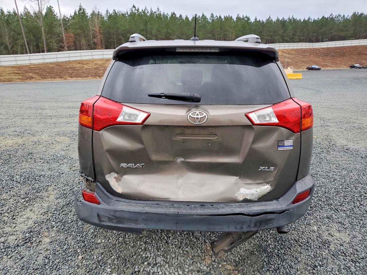 2014 TOYOTA RAV4 XLE photo 6