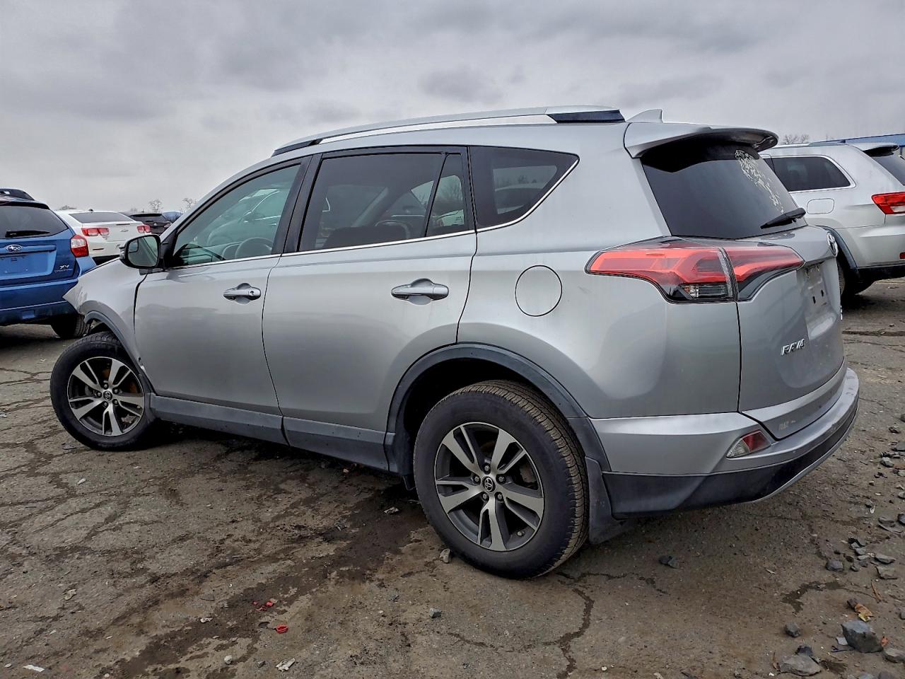 2016 TOYOTA RAV4 XLE photo 2