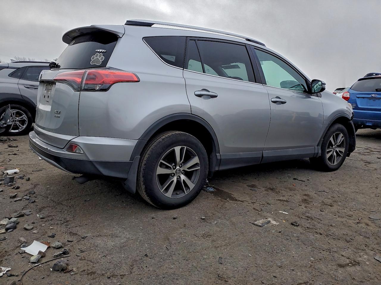 2016 TOYOTA RAV4 XLE photo 3