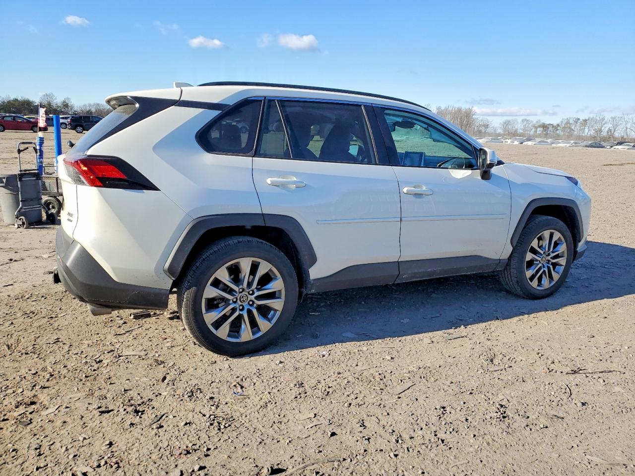 2021 TOYOTA RAV4 XLE PREMIUM photo 3
