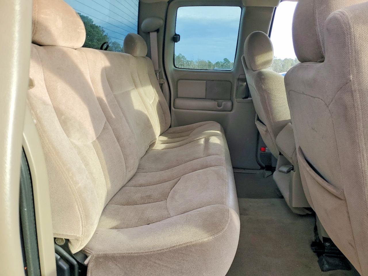 2004 GMC NEW SIERRA K2500 photo 10