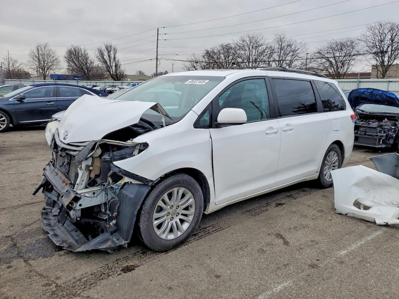 2013 TOYOTA SIENNA