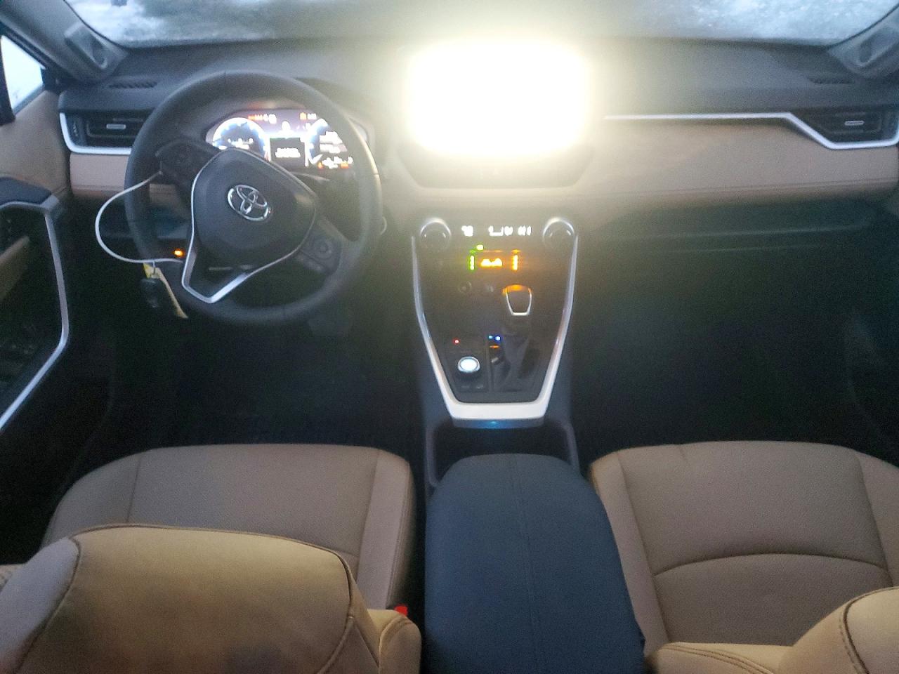 2025 TOYOTA RAV4 LIMITED photo 8