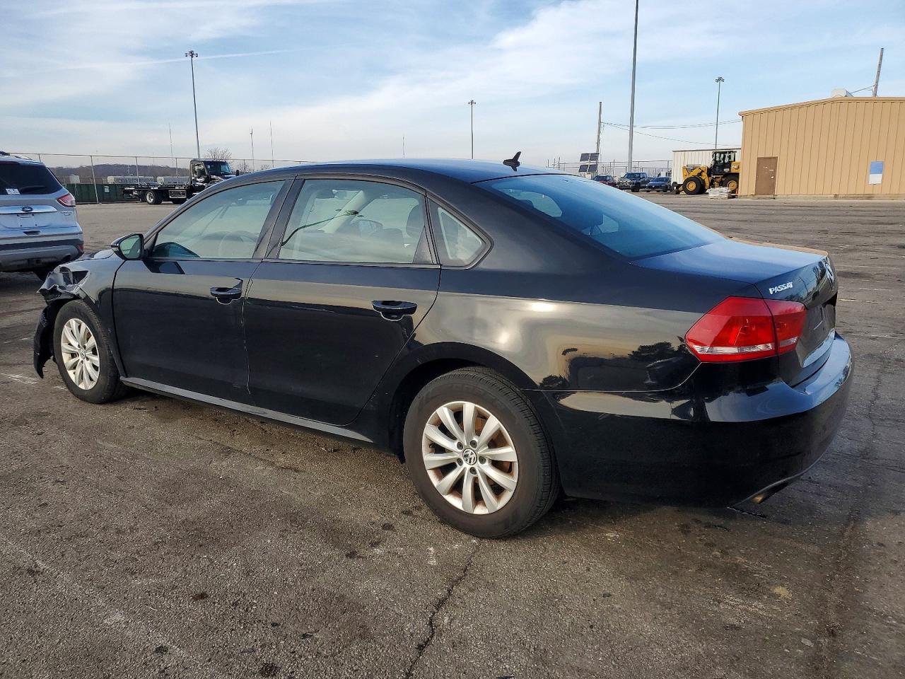 2012 VOLKSWAGEN PASSAT S photo 2