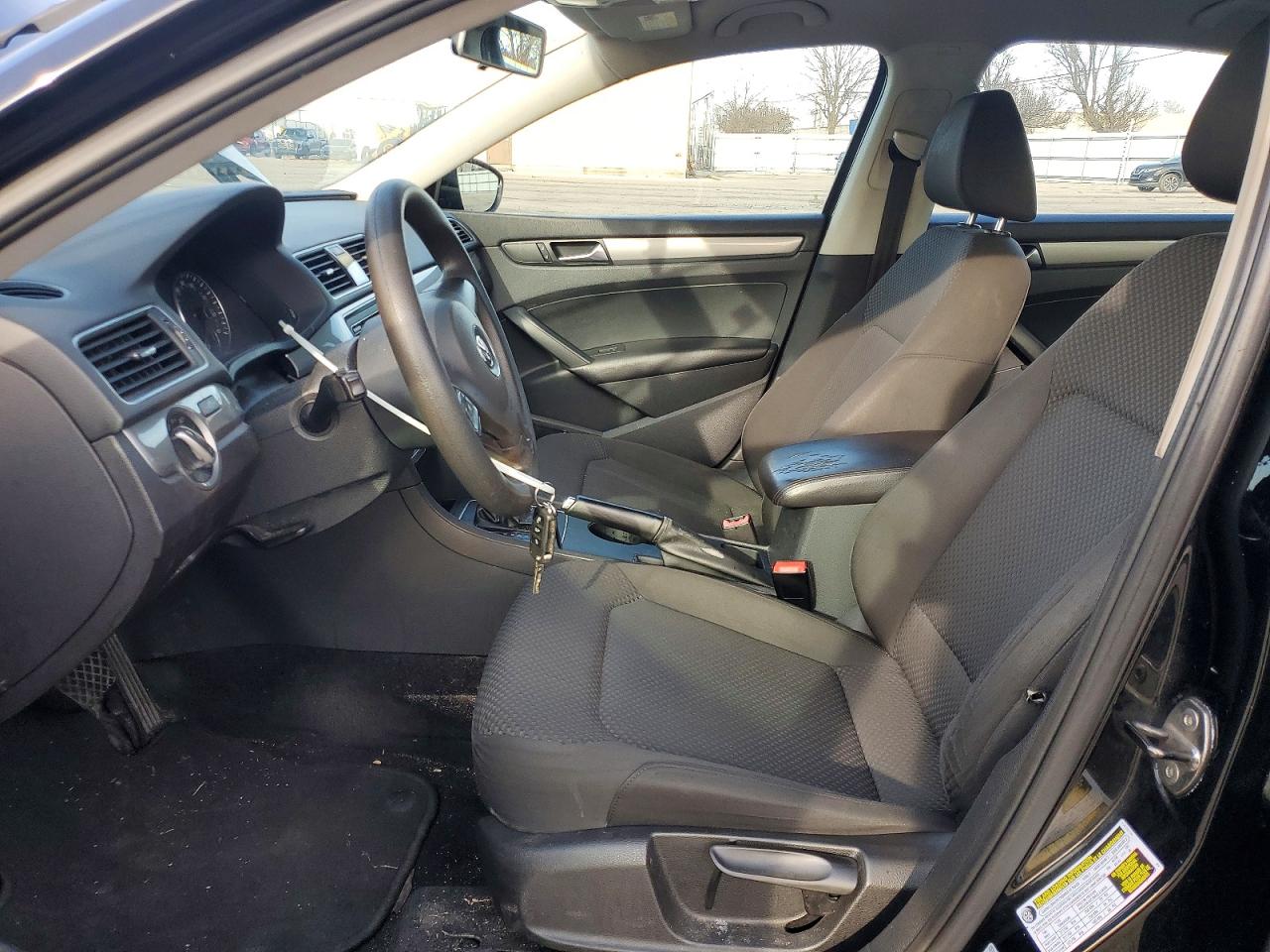 2012 VOLKSWAGEN PASSAT S photo 7