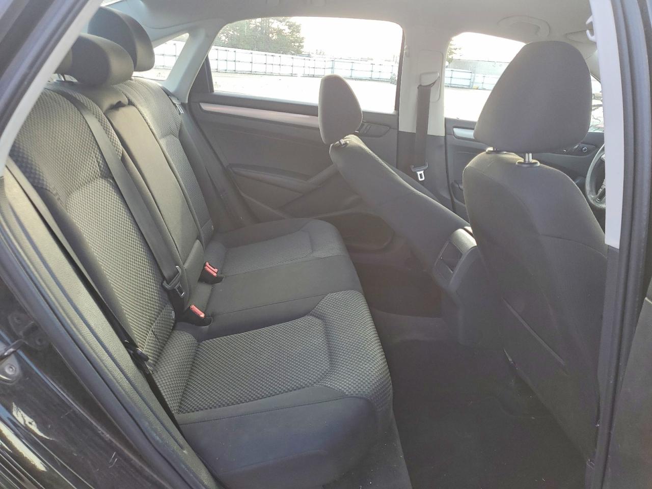 2012 VOLKSWAGEN PASSAT S photo 10
