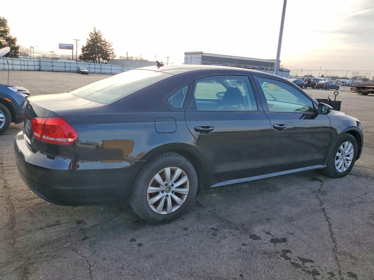 2012 VOLKSWAGEN PASSAT S photo 3