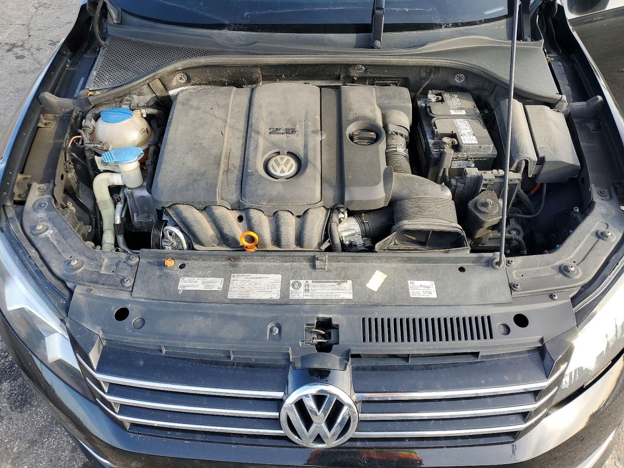 2012 VOLKSWAGEN PASSAT S photo 11