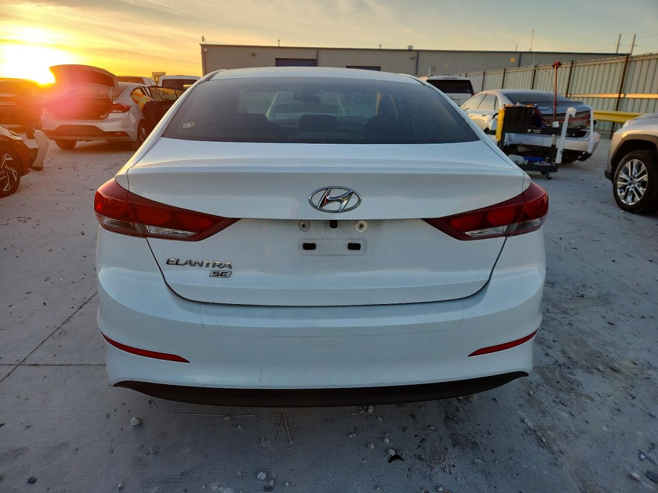 2018 HYUNDAI ELANTRA SE photo 6