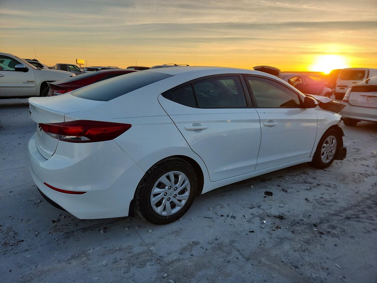 2018 HYUNDAI ELANTRA SE photo 3
