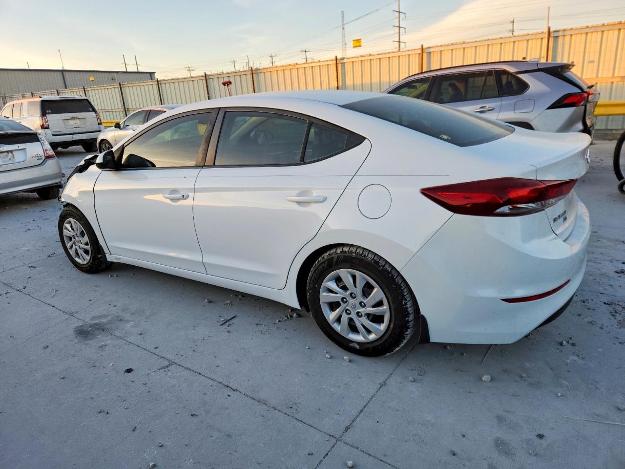 2018 HYUNDAI ELANTRA SE photo 2