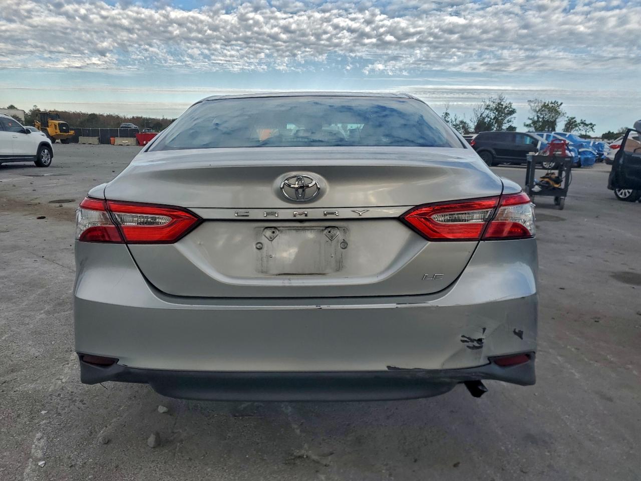 2018 TOYOTA CAMRY L photo 6