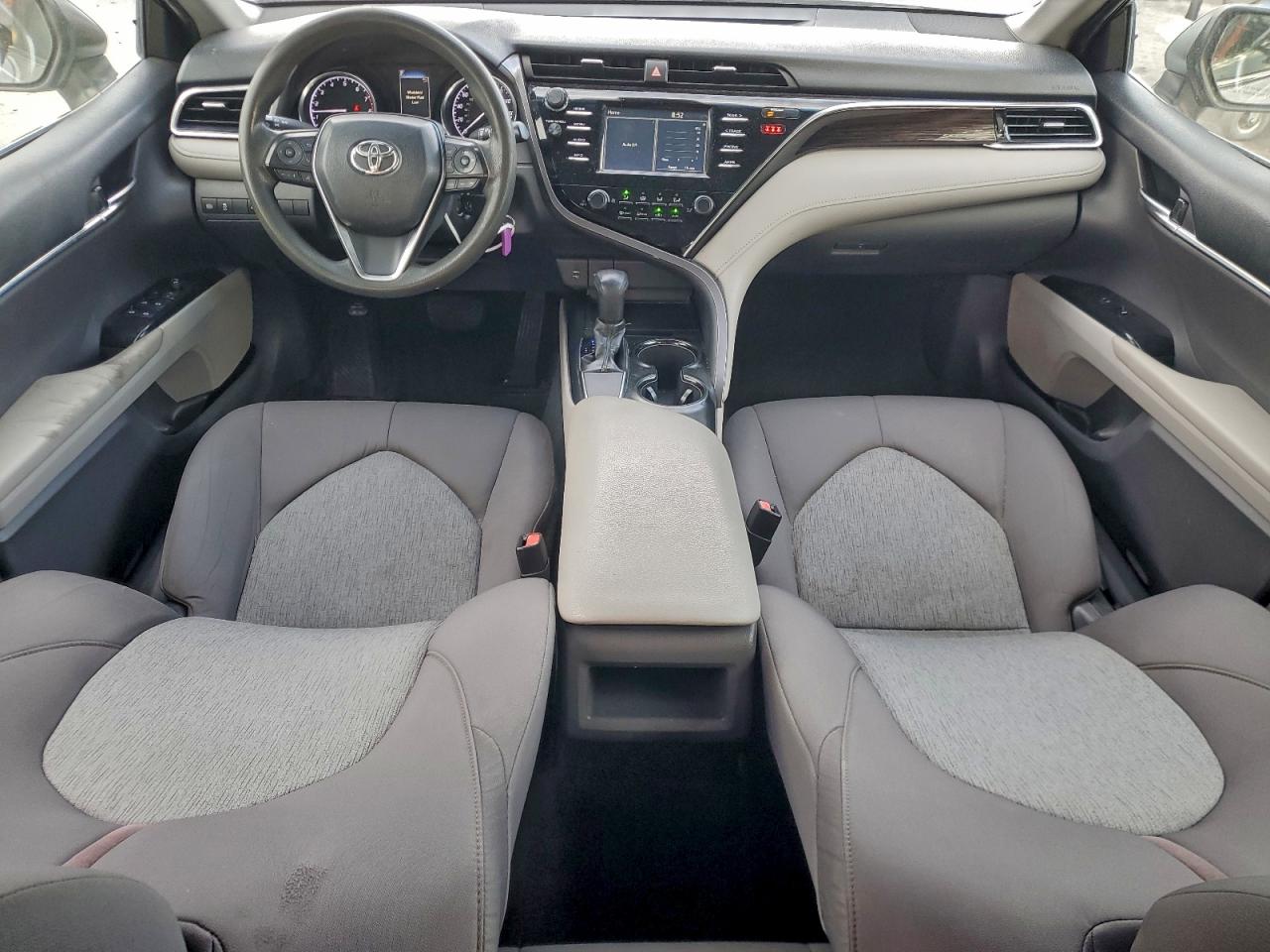 2018 TOYOTA CAMRY L photo 8