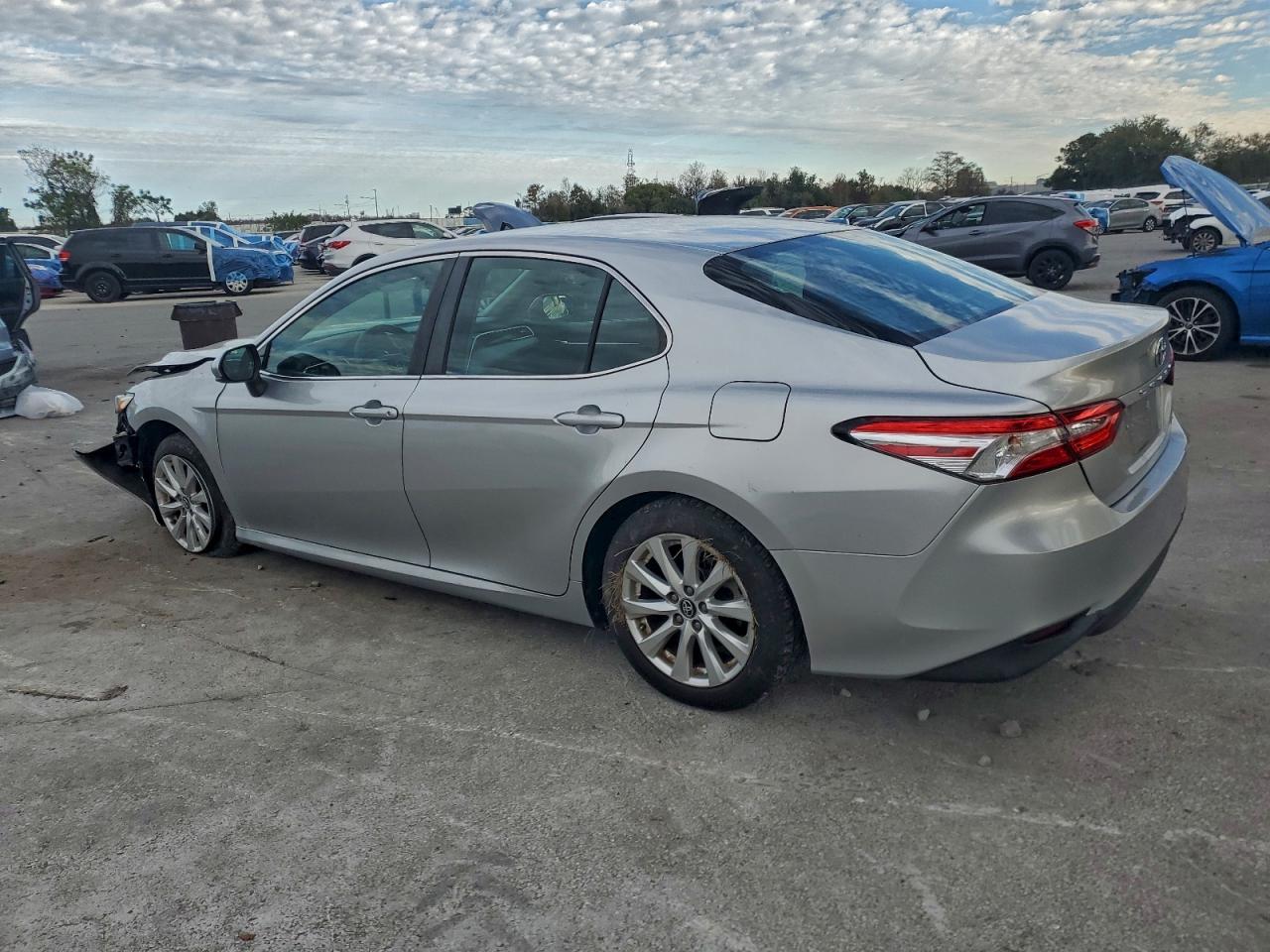 2018 TOYOTA CAMRY L photo 2