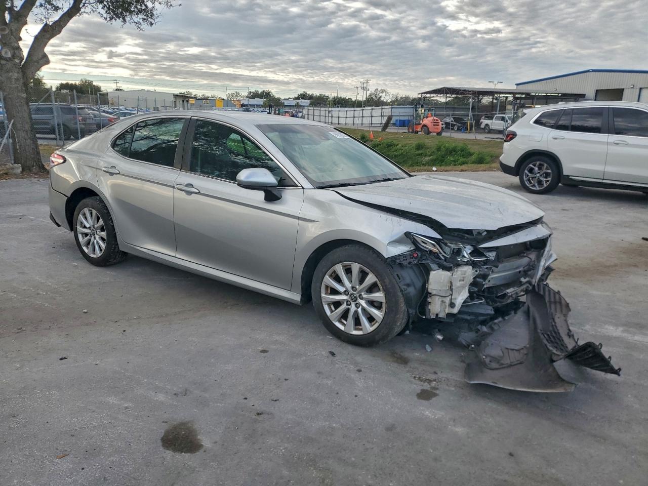 2018 TOYOTA CAMRY L photo 4