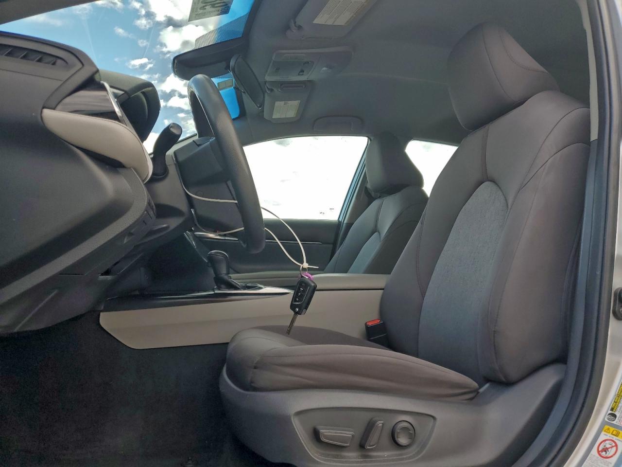 2018 TOYOTA CAMRY L photo 7