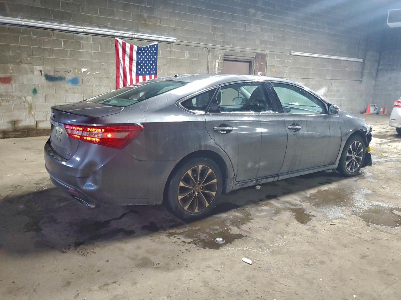 2016 TOYOTA AVALON XLE photo 3
