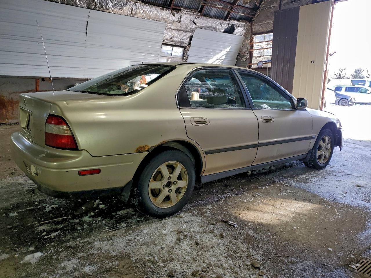 1994 HONDA ACCORD LX photo 3