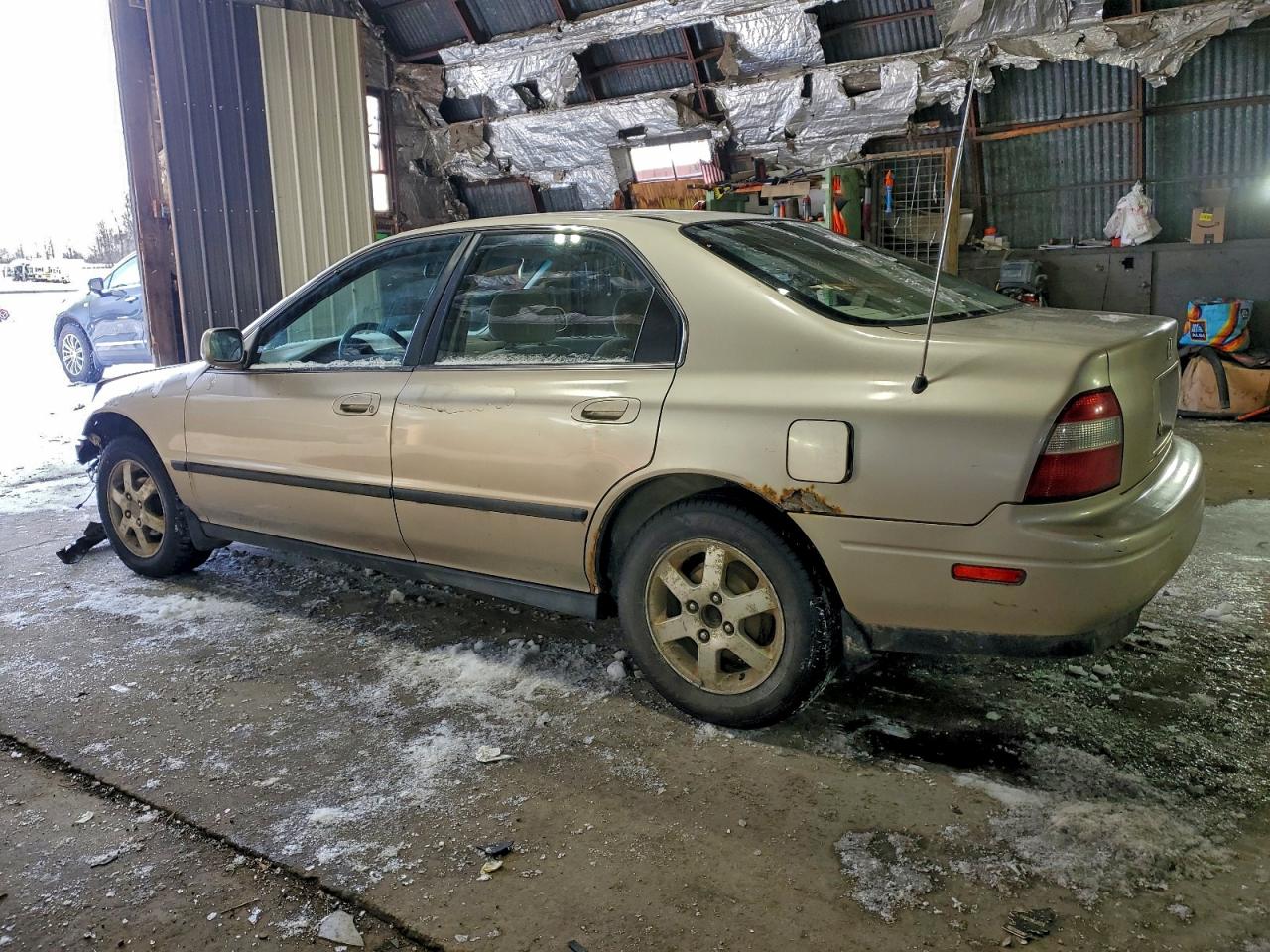 1994 HONDA ACCORD LX photo 2