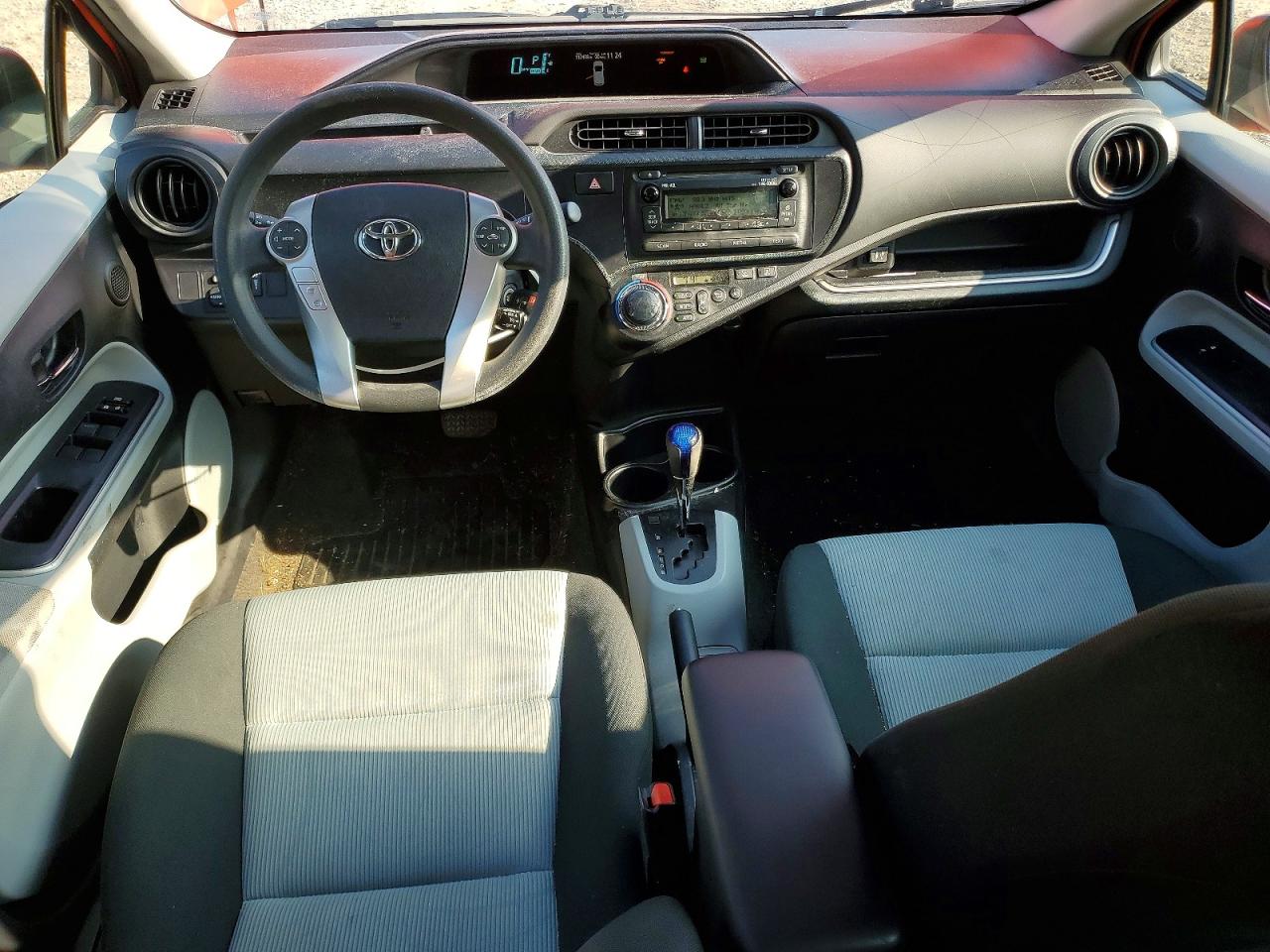 2014 TOYOTA PRIUS C photo 8