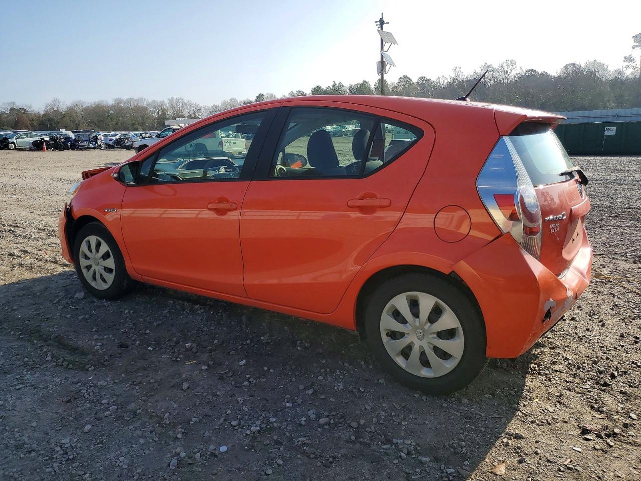 2014 TOYOTA PRIUS C photo 2
