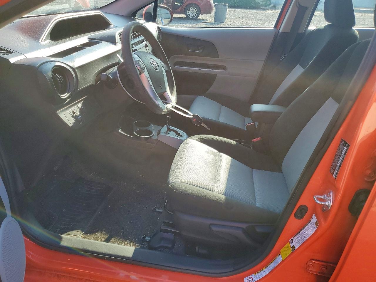 2014 TOYOTA PRIUS C photo 7