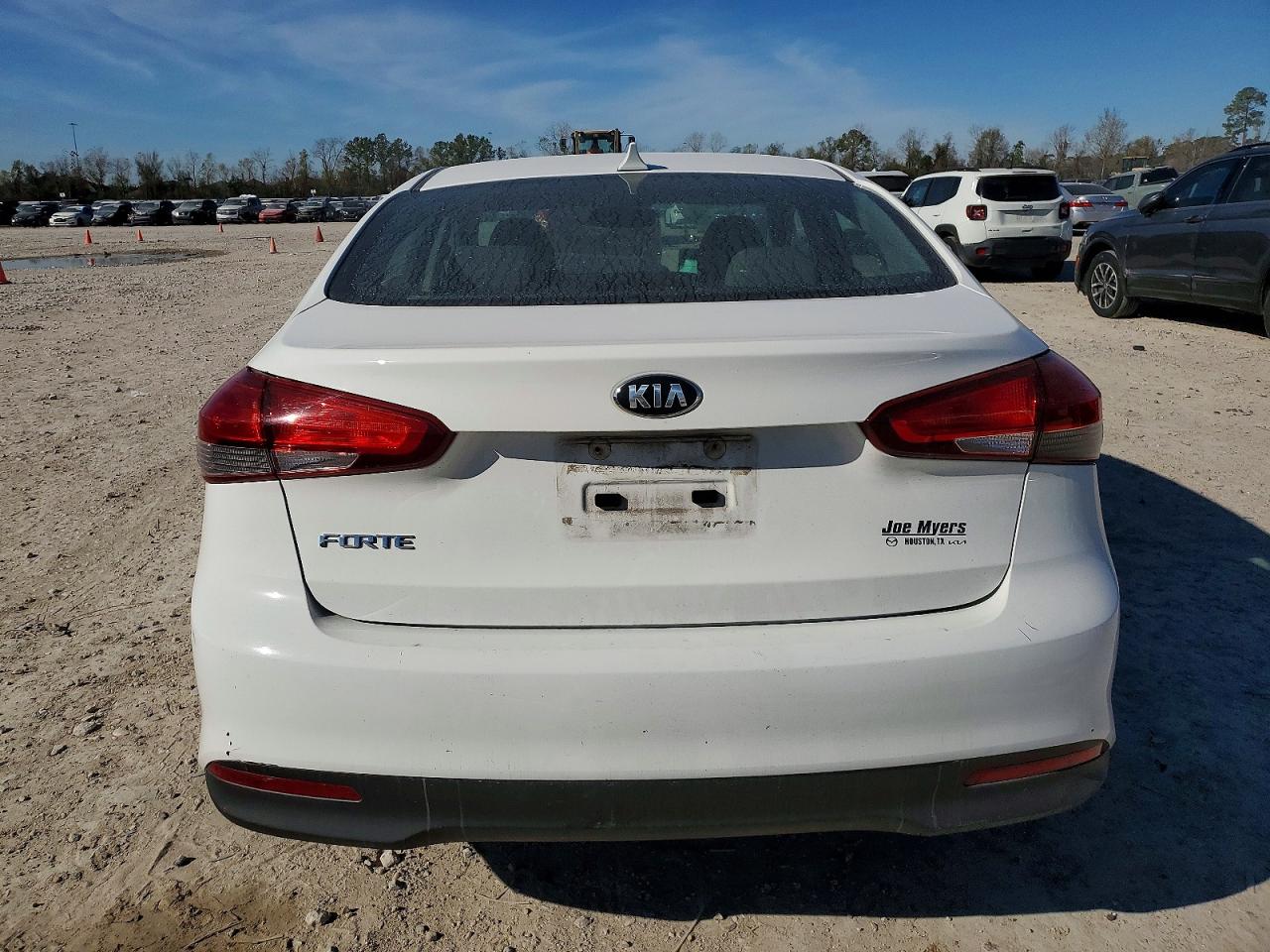 2017 KIA FORTE LX photo 6