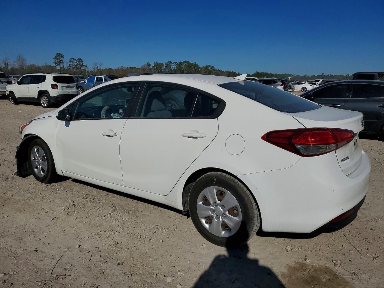 2017 KIA FORTE LX photo 2