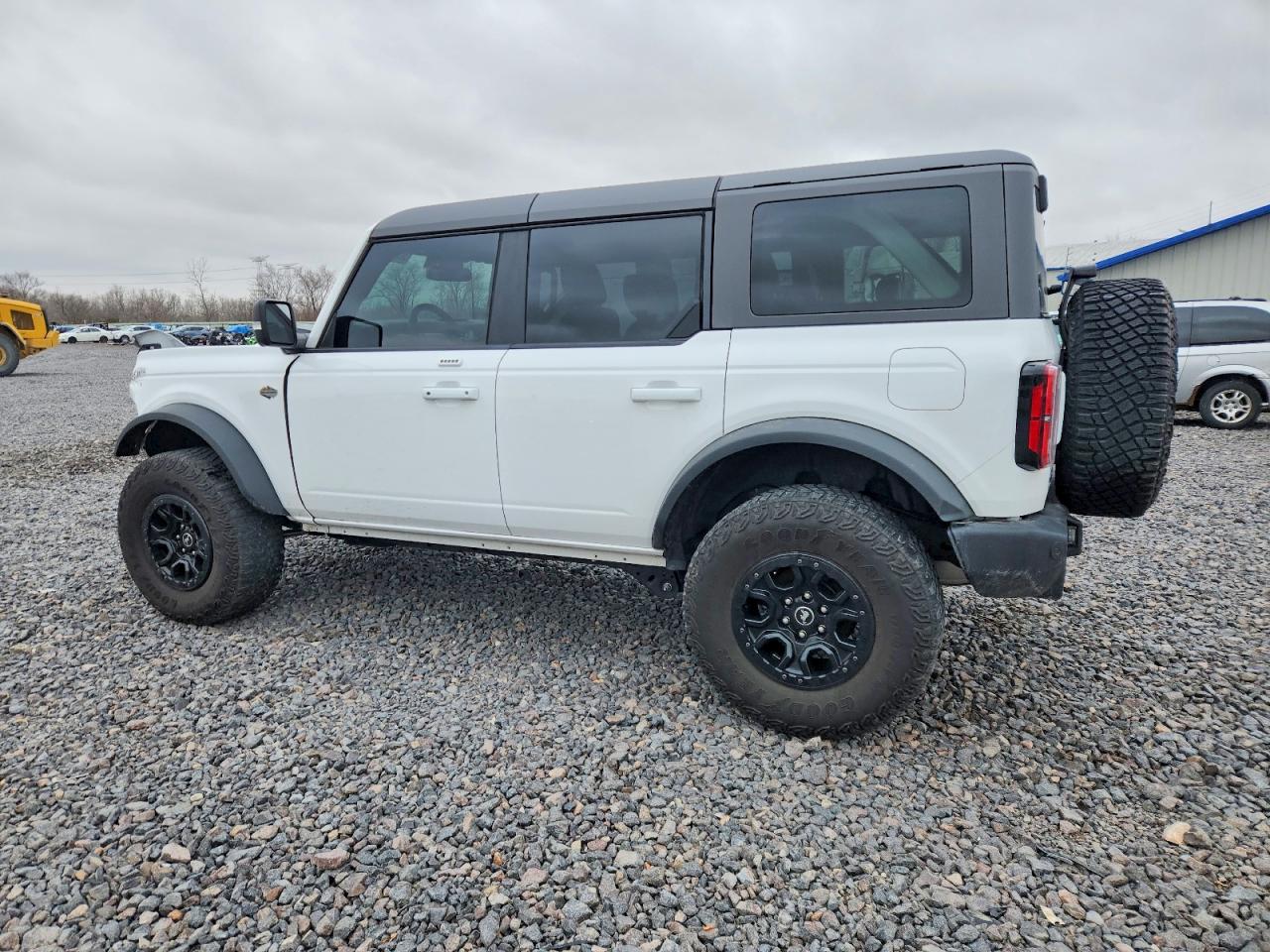 2023 FORD BRONCO BASE photo 2
