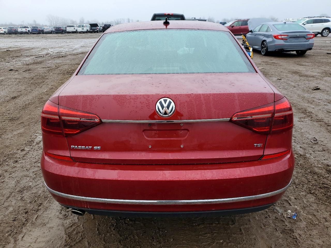 2018 VOLKSWAGEN PASSAT SE photo 6