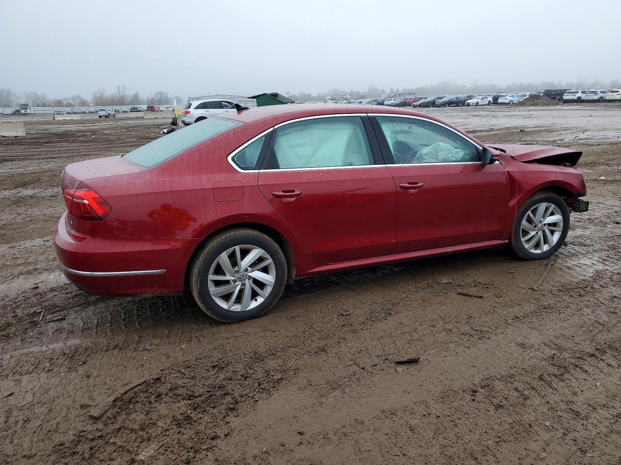 2018 VOLKSWAGEN PASSAT SE photo 3