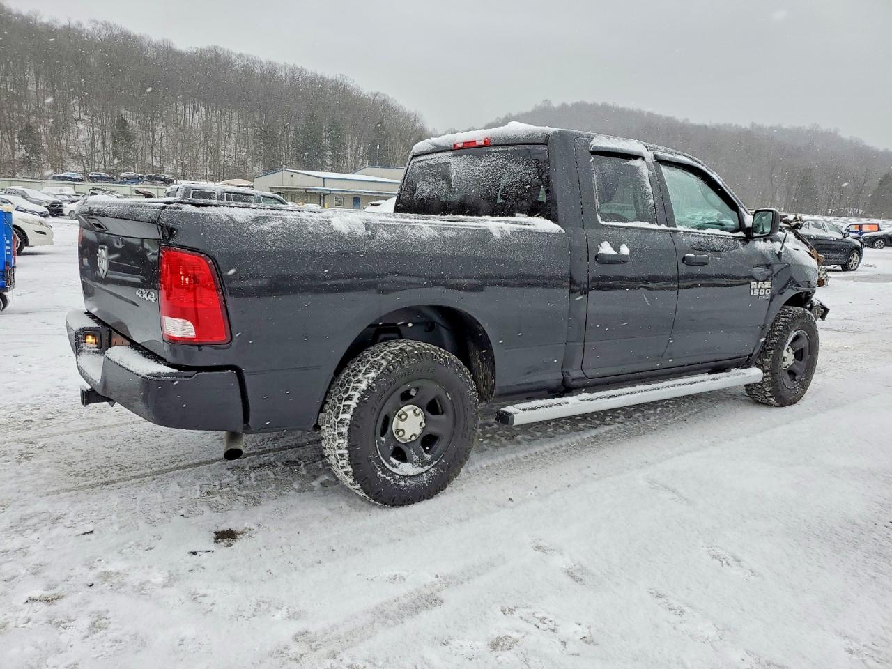 2019 RAM 1500 CLASSIC TRADESMAN photo 3