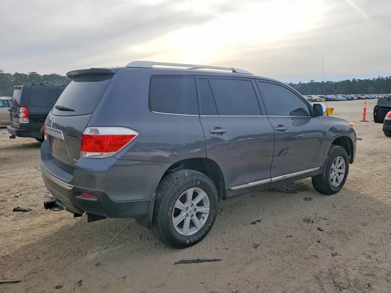 2012 TOYOTA HIGHLANDER BASE photo 5