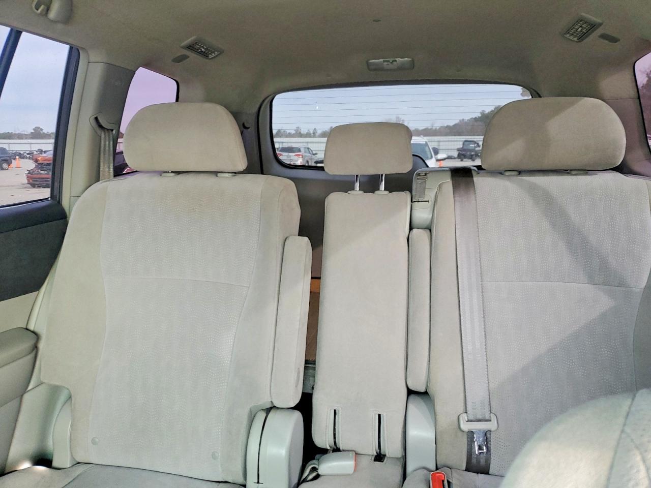 2012 TOYOTA HIGHLANDER BASE photo 19