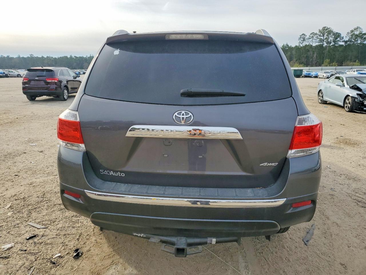 2012 TOYOTA HIGHLANDER BASE photo 11