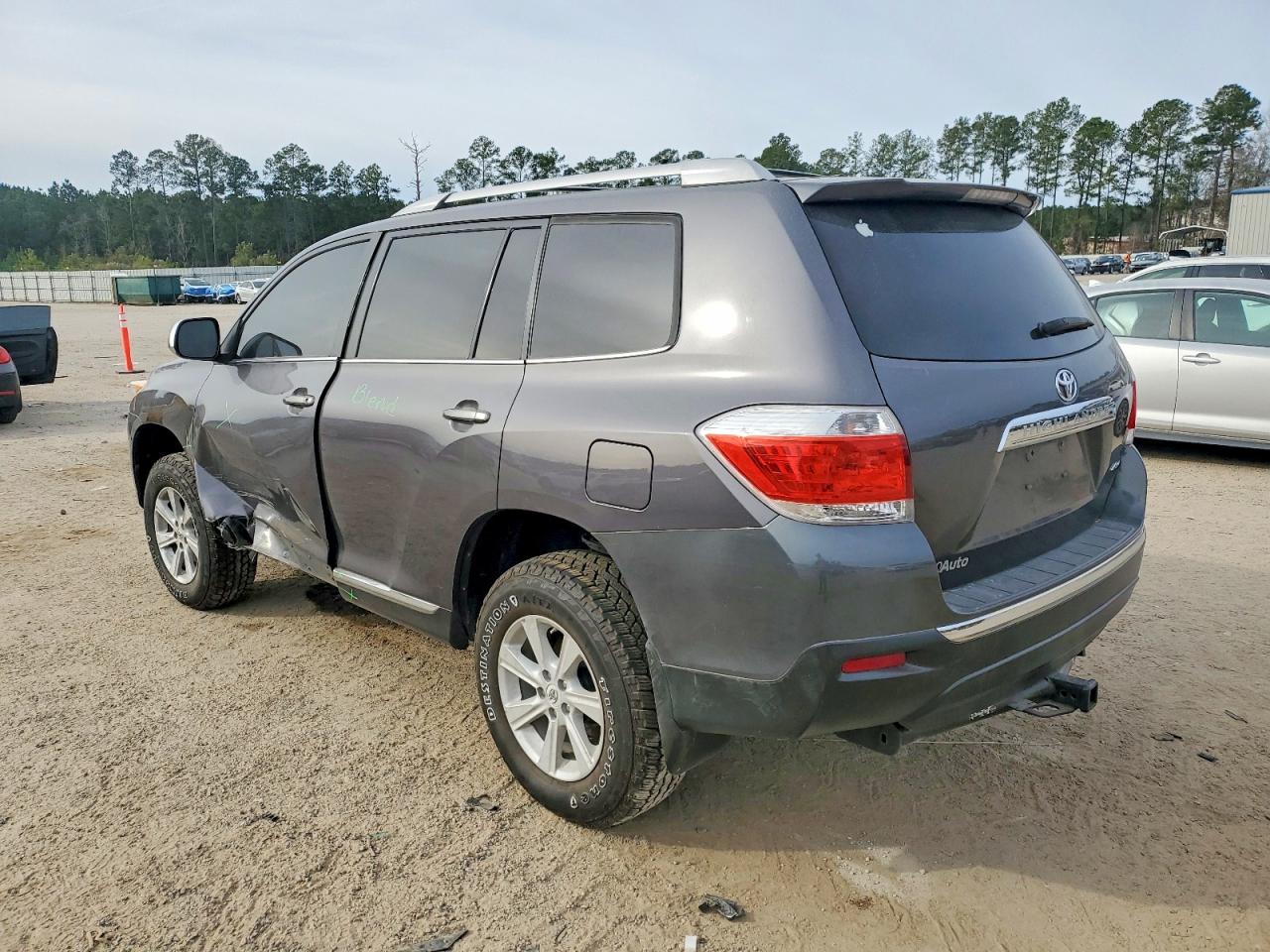 2012 TOYOTA HIGHLANDER BASE photo 3