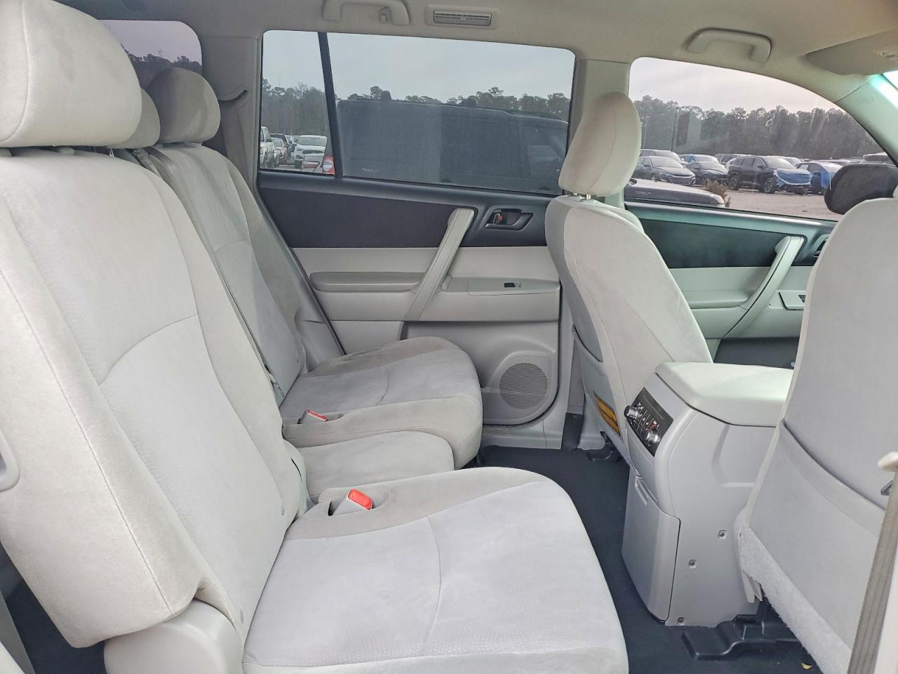 2012 TOYOTA HIGHLANDER BASE photo 21